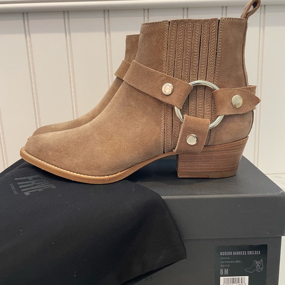 Frye signature Harness Chelsea beige suede boot size 8 - Picture 1 of 9